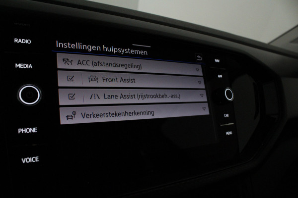 Volkswagen T-Cross 1.0 TSI Life > Achteruitrijcamera/All season banden/Navigatie...