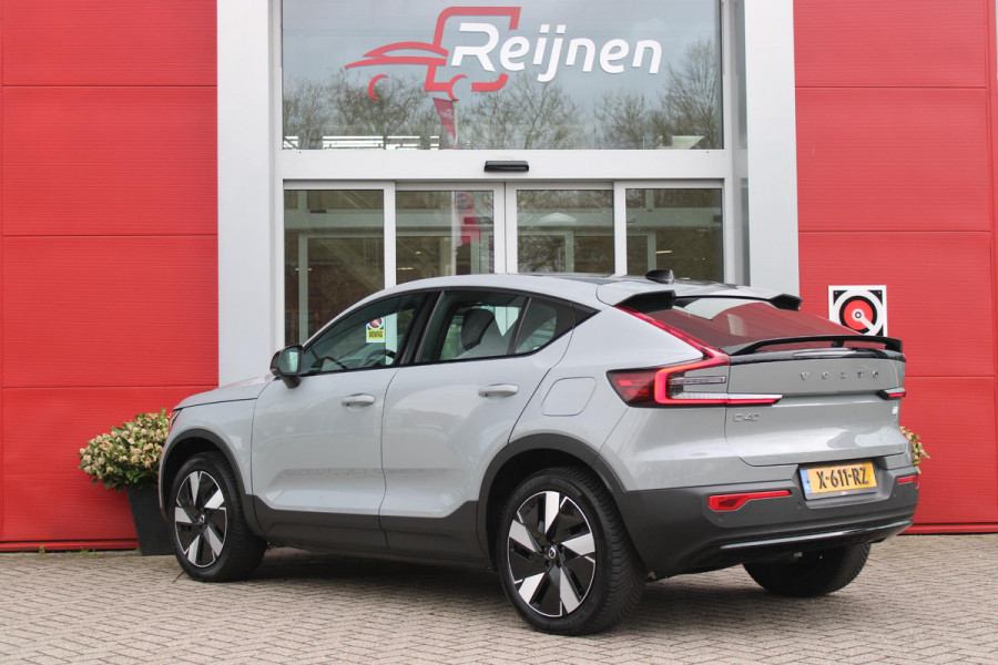 Volvo C40 Single Motor Core 238PK 69 kWh | PANORAMADAK | STOEL / STUUR VERWARMING | DODEHOEKDETECTIE | ACHTERUITRIJCAMERA | NAVIGATIE | APPLE-CARPLAY / ANDROID-AUTO | CRUISE CONTROL | KEYLESS START | DRAADLOZE TELEFOONLADER | PARKEERSENSOREN VOOR / ACHTER |