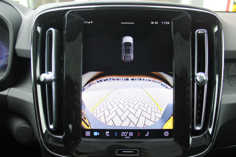 Volvo C40 Single Motor Core 238PK 69 kWh | PANORAMADAK | STOEL / STUUR VERWARMING | DODEHOEKDETECTIE | ACHTERUITRIJCAMERA | NAVIGATIE | APPLE-CARPLAY / ANDROID-AUTO | CRUISE CONTROL | KEYLESS START | DRAADLOZE TELEFOONLADER | PARKEERSENSOREN VOOR / ACHTER |