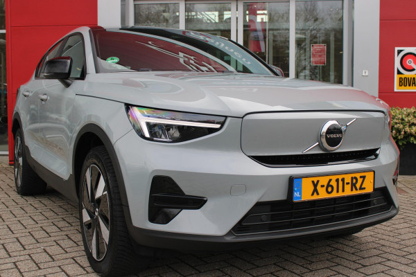 Volvo C40 Single Motor Core 238PK 69 kWh | PANORAMADAK | STOEL / STUUR VERWARMING | DODEHOEKDETECTIE | ACHTERUITRIJCAMERA | NAVIGATIE | APPLE-CARPLAY / ANDROID-AUTO | CRUISE CONTROL | KEYLESS START | DRAADLOZE TELEFOONLADER | PARKEERSENSOREN VOOR / ACHTER |
