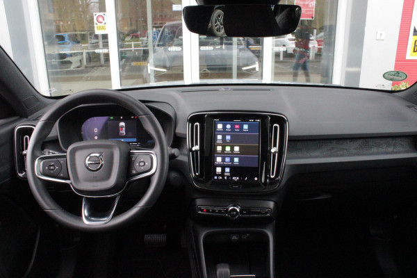 Volvo C40 Single Motor Core 238PK 69 kWh | PANORAMADAK | STOEL / STUUR VERWARMING | DODEHOEKDETECTIE | ACHTERUITRIJCAMERA | NAVIGATIE | APPLE-CARPLAY / ANDROID-AUTO | CRUISE CONTROL | KEYLESS START | DRAADLOZE TELEFOONLADER | PARKEERSENSOREN VOOR / ACHTER |