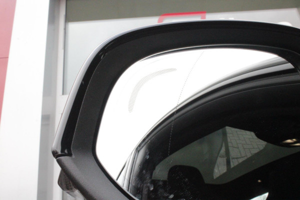 Volvo C40 Single Motor Core 238PK 69 kWh | PANORAMADAK | STOEL / STUUR VERWARMING | DODEHOEKDETECTIE | ACHTERUITRIJCAMERA | NAVIGATIE | APPLE-CARPLAY / ANDROID-AUTO | CRUISE CONTROL | KEYLESS START | DRAADLOZE TELEFOONLADER | PARKEERSENSOREN VOOR / ACHTER |