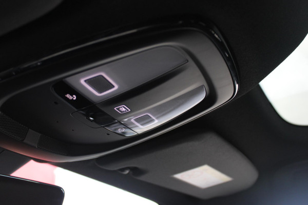 Volvo C40 Single Motor Core 238PK 69 kWh | PANORAMADAK | STOEL / STUUR VERWARMING | DODEHOEKDETECTIE | ACHTERUITRIJCAMERA | NAVIGATIE | APPLE-CARPLAY / ANDROID-AUTO | CRUISE CONTROL | KEYLESS START | DRAADLOZE TELEFOONLADER | PARKEERSENSOREN VOOR / ACHTER |