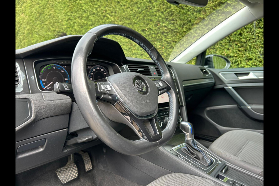 Volkswagen e-Golf E-DITION Carplay AdaptiveCruise Stoelverwarming VirtualCockpit Camera
