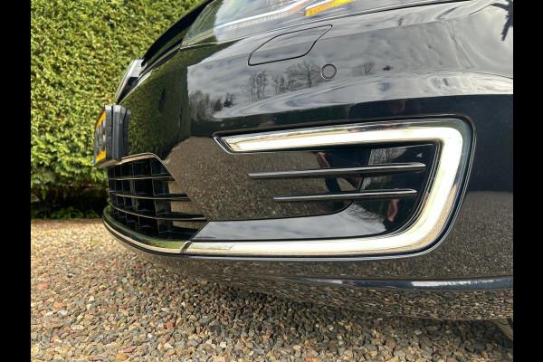 Volkswagen e-Golf E-DITION Carplay AdaptiveCruise Stoelverwarming VirtualCockpit Camera