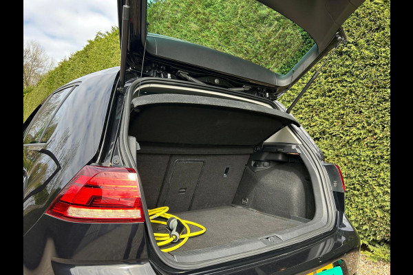 Volkswagen e-Golf E-DITION Carplay AdaptiveCruise Stoelverwarming VirtualCockpit Camera