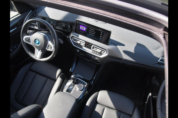 BMW X3 xDrive30e High Executive | M-pakket | Panoramadak | Trekhaak | Sfeerverlichting | Head-Up Display|  360 Camera | Led Laser |