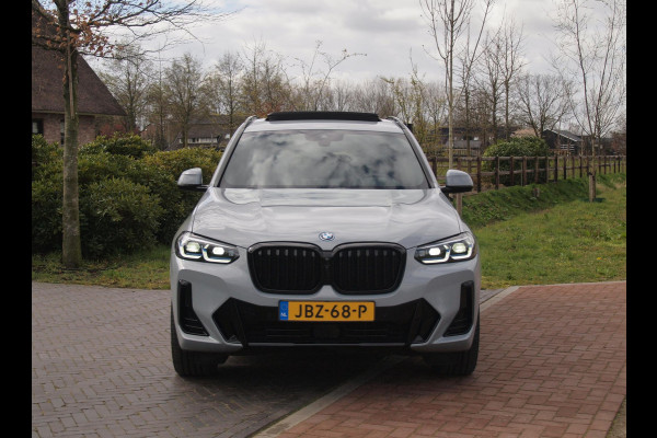 BMW X3 xDrive30e High Executive | M-pakket | Panoramadak | Trekhaak | Sfeerverlichting | Head-Up Display|  360 Camera | Led Laser |