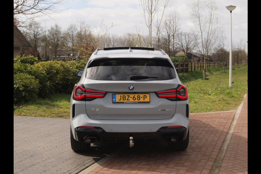 BMW X3 xDrive30e High Executive | M-pakket | Panoramadak | Trekhaak | Sfeerverlichting | Head-Up Display|  360 Camera | Led Laser |