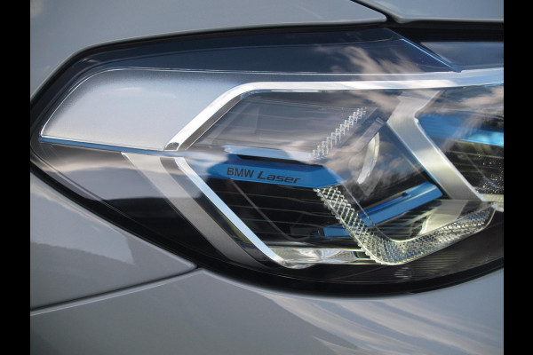 BMW X3 xDrive30e High Executive | M-pakket | Panoramadak | Trekhaak | Sfeerverlichting | Head-Up Display|  360 Camera | Led Laser |