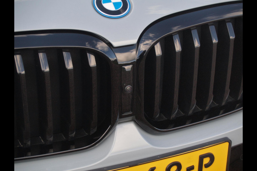 BMW X3 xDrive30e High Executive | M-pakket | Panoramadak | Trekhaak | Sfeerverlichting | Head-Up Display|  360 Camera | Led Laser |