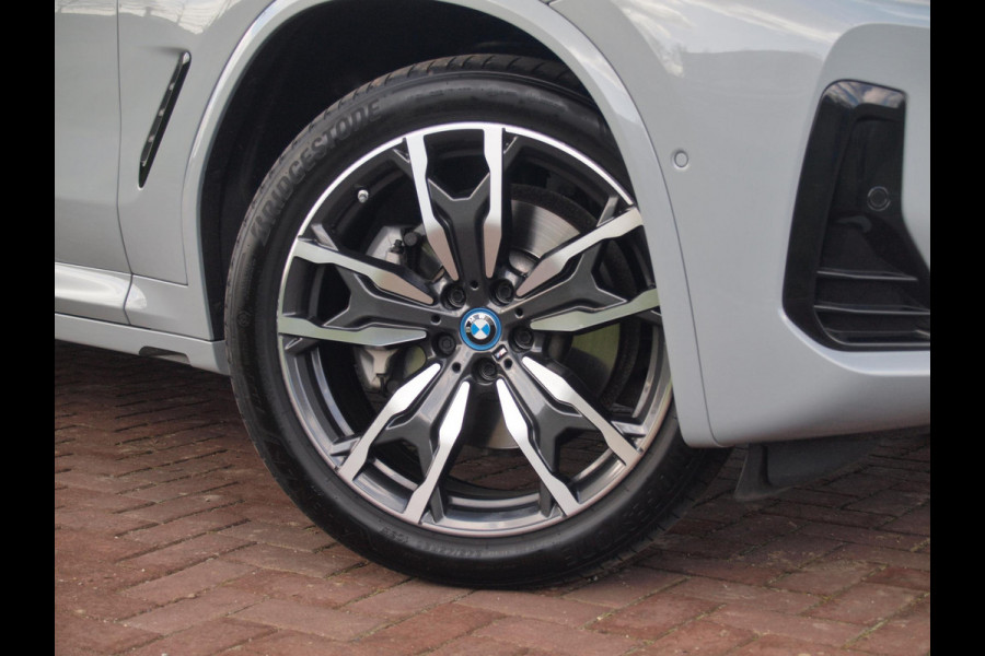 BMW X3 xDrive30e High Executive | M-pakket | Panoramadak | Trekhaak | Sfeerverlichting | Head-Up Display|  360 Camera | Led Laser |