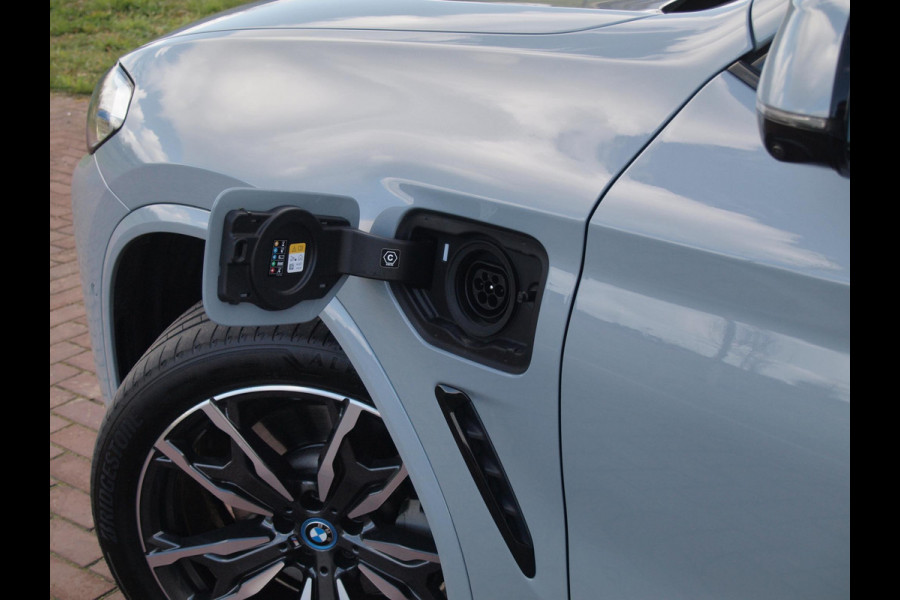 BMW X3 xDrive30e High Executive | M-pakket | Panoramadak | Trekhaak | Sfeerverlichting | Head-Up Display|  360 Camera | Led Laser |