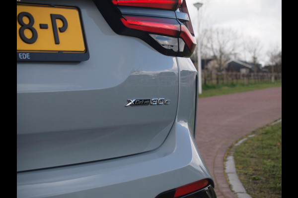 BMW X3 xDrive30e High Executive | M-pakket | Panoramadak | Trekhaak | Sfeerverlichting | Head-Up Display|  360 Camera | Led Laser |