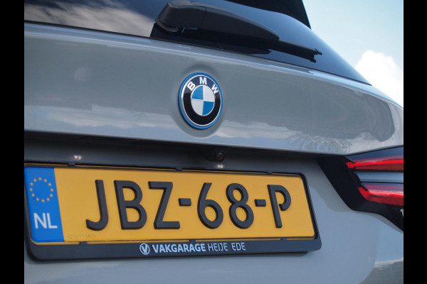 BMW X3 xDrive30e High Executive | M-pakket | Panoramadak | Trekhaak | Sfeerverlichting | Head-Up Display|  360 Camera | Led Laser |