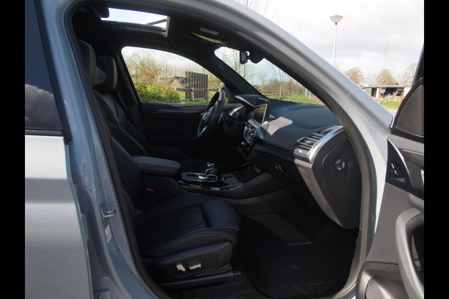 BMW X3 xDrive30e High Executive | M-pakket | Panoramadak | Trekhaak | Sfeerverlichting | Head-Up Display|  360 Camera | Led Laser |