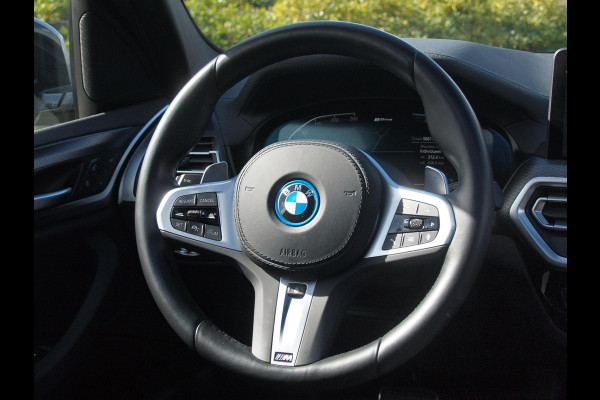 BMW X3 xDrive30e High Executive | M-pakket | Panoramadak | Trekhaak | Sfeerverlichting | Head-Up Display|  360 Camera | Led Laser |