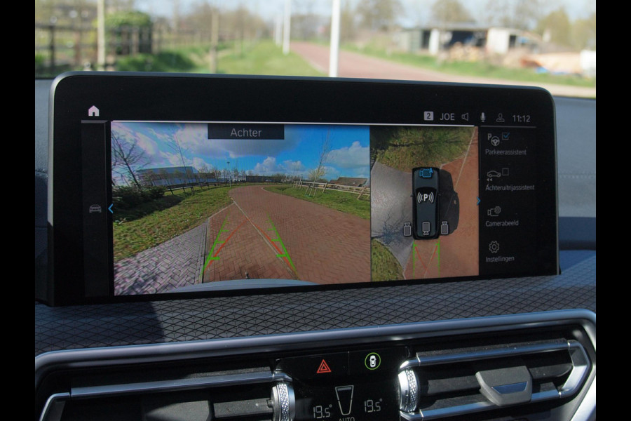 BMW X3 xDrive30e High Executive | M-pakket | Panoramadak | Trekhaak | Sfeerverlichting | Head-Up Display|  360 Camera | Led Laser |