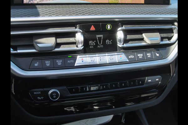 BMW X3 xDrive30e High Executive | M-pakket | Panoramadak | Trekhaak | Sfeerverlichting | Head-Up Display|  360 Camera | Led Laser |