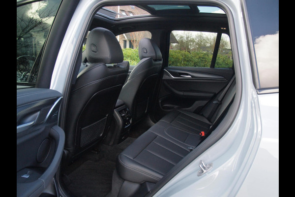 BMW X3 xDrive30e High Executive | M-pakket | Panoramadak | Trekhaak | Sfeerverlichting | Head-Up Display|  360 Camera | Led Laser |