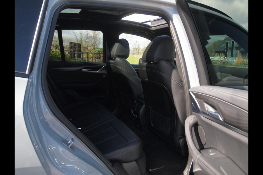 BMW X3 xDrive30e High Executive | M-pakket | Panoramadak | Trekhaak | Sfeerverlichting | Head-Up Display|  360 Camera | Led Laser |