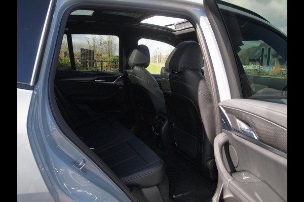 BMW X3 xDrive30e High Executive | M-pakket | Panoramadak | Trekhaak | Sfeerverlichting | Head-Up Display|  360 Camera | Led Laser |