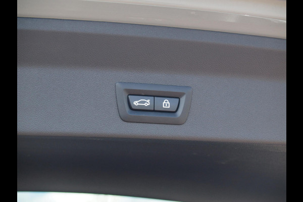 BMW X3 xDrive30e High Executive | M-pakket | Panoramadak | Trekhaak | Sfeerverlichting | Head-Up Display|  360 Camera | Led Laser |