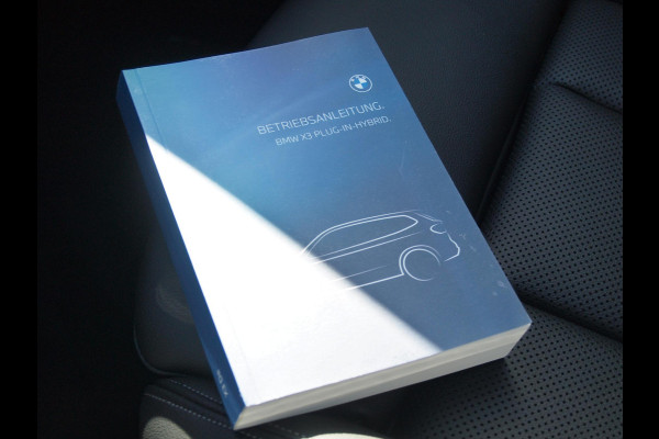 BMW X3 xDrive30e High Executive | M-pakket | Panoramadak | Trekhaak | Sfeerverlichting | Head-Up Display|  360 Camera | Led Laser |