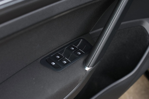 Volkswagen Golf 1.4 TSI 3X R-Line *Pano*Virtual*DSG*Keyless*