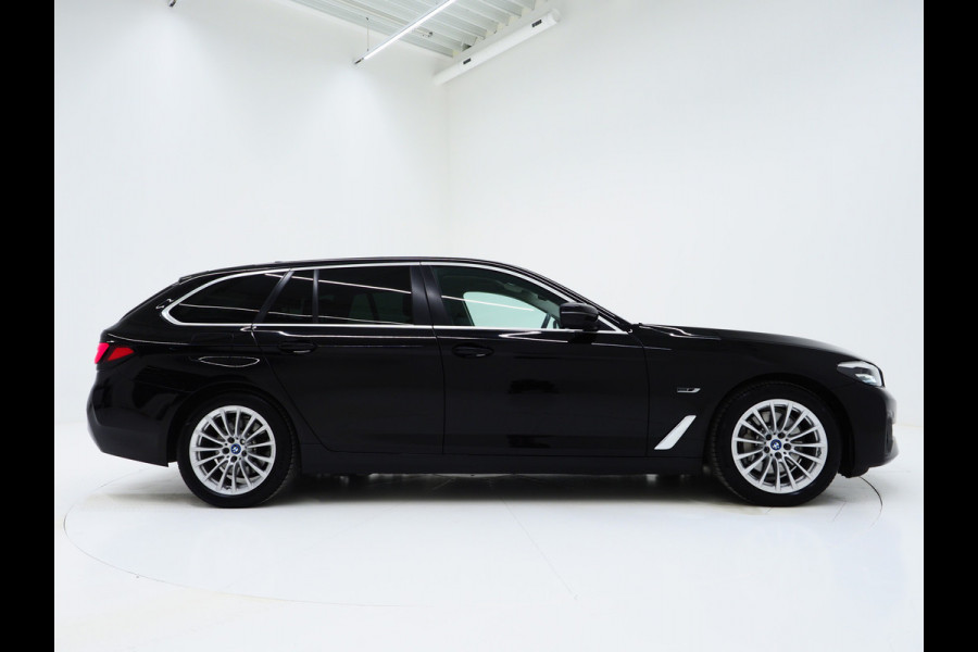 BMW 5 Serie Touring 530e xDrive | Leder | Trekhaak | HUD | Camera | Memory | Stoelkoeling | DAB | Carplay