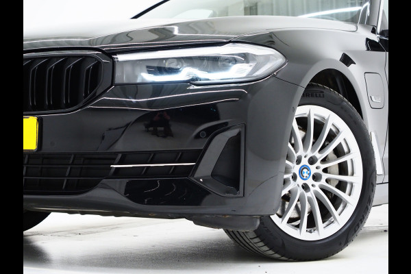 BMW 5 Serie Touring 530e xDrive | Leder | Trekhaak | HUD | Camera | Memory | Stoelkoeling | DAB | Carplay