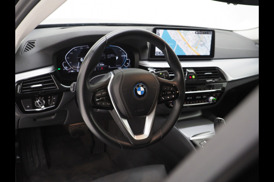 BMW 5 Serie Touring 530e xDrive | Leder | Trekhaak | HUD | Camera | Memory | Stoelkoeling | DAB | Carplay