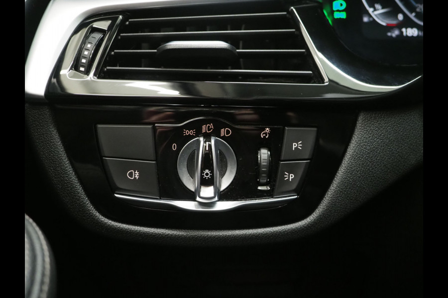 BMW 5 Serie Touring 530e xDrive | Leder | Trekhaak | HUD | Camera | Memory | Stoelkoeling | DAB | Carplay