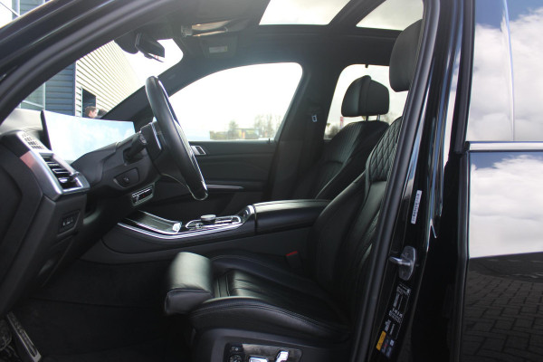 BMW X5 xDrive50e 490PK M-SPORT | PANORAMA SCHUIF/KANTEL DAK "SKY LOUNGE" | COMFORT STOELEN ELEKTRISCH VERSTELBAAR MET GEHEUGENFUNCTIE EN VERWARMBAAR VOOR EN ACHTER | LEDEREN BEKLEDING BMW INDIVIDUAL ZWART | EDELHOUT INTERIEURLIJSTEN | RIJASSISTENT-SYSTEEM DRIVING ASSISTANT PROFFESIONAL MET O.A. DODEHOEK DETECTIE EN ADAPTIVE CRUISE CONTROL | TRAVEL PAKKET | INNOVATIE-PAKKET: PARKEERASSISTENT-PAKKET PROFESSIONAL/ADAPTIEVE LED KOPLAMPEN/HARMAN/KARDON AUDIO SYSTEM/BMW LIVE PROFESSIONAL/RIJASSISTEN-SYSTEEM BMW GESTURE CONTROL/RIJSTROOK ASSISTENT/RIJSTROOKWISSEL ASSISTENT/BOTSWAARS