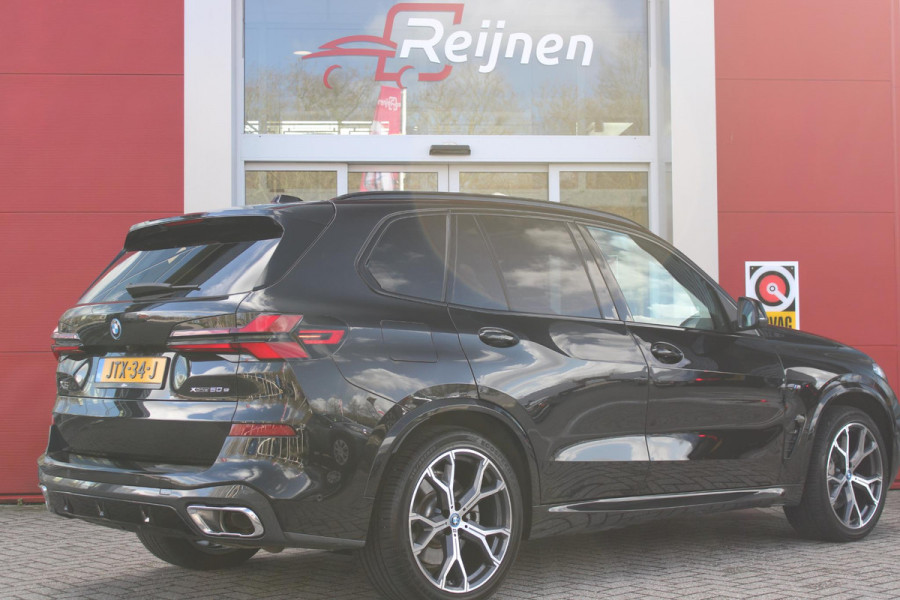 BMW X5 xDrive50e 490PK M-SPORT | PANORAMA SCHUIF/KANTEL DAK "SKY LOUNGE" | COMFORT STOELEN ELEKTRISCH VERSTELBAAR MET GEHEUGENFUNCTIE EN VERWARMBAAR VOOR EN ACHTER | LEDEREN BEKLEDING BMW INDIVIDUAL ZWART | EDELHOUT INTERIEURLIJSTEN | RIJASSISTENT-SYSTEEM DRIVING ASSISTANT PROFFESIONAL MET O.A. DODEHOEK DETECTIE EN ADAPTIVE CRUISE CONTROL | TRAVEL PAKKET | INNOVATIE-PAKKET: PARKEERASSISTENT-PAKKET PROFESSIONAL/ADAPTIEVE LED KOPLAMPEN/HARMAN/KARDON AUDIO SYSTEM/BMW LIVE PROFESSIONAL/RIJASSISTEN-SYSTEEM BMW GESTURE CONTROL/RIJSTROOK ASSISTENT/RIJSTROOKWISSEL ASSISTENT/BOTSWAARS