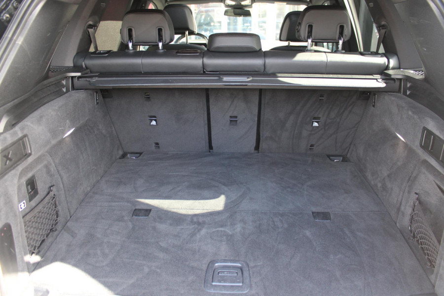 BMW X5 xDrive50e 490PK M-SPORT | PANORAMA SCHUIF/KANTEL DAK "SKY LOUNGE" | COMFORT STOELEN ELEKTRISCH VERSTELBAAR MET GEHEUGENFUNCTIE EN VERWARMBAAR VOOR EN ACHTER | LEDEREN BEKLEDING BMW INDIVIDUAL ZWART | EDELHOUT INTERIEURLIJSTEN | RIJASSISTENT-SYSTEEM DRIVING ASSISTANT PROFFESIONAL MET O.A. DODEHOEK DETECTIE EN ADAPTIVE CRUISE CONTROL | TRAVEL PAKKET | INNOVATIE-PAKKET: PARKEERASSISTENT-PAKKET PROFESSIONAL/ADAPTIEVE LED KOPLAMPEN/HARMAN/KARDON AUDIO SYSTEM/BMW LIVE PROFESSIONAL/RIJASSISTEN-SYSTEEM BMW GESTURE CONTROL/RIJSTROOK ASSISTENT/RIJSTROOKWISSEL ASSISTENT/BOTSWAARS