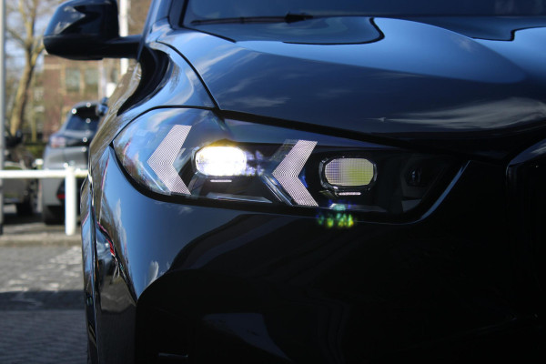 BMW X5 xDrive50e 490PK M-SPORT | PANORAMA SCHUIF/KANTEL DAK "SKY LOUNGE" | COMFORT STOELEN ELEKTRISCH VERSTELBAAR MET GEHEUGENFUNCTIE EN VERWARMBAAR VOOR EN ACHTER | LEDEREN BEKLEDING BMW INDIVIDUAL ZWART | EDELHOUT INTERIEURLIJSTEN | RIJASSISTENT-SYSTEEM DRIVING ASSISTANT PROFFESIONAL MET O.A. DODEHOEK DETECTIE EN ADAPTIVE CRUISE CONTROL | TRAVEL PAKKET | INNOVATIE-PAKKET: PARKEERASSISTENT-PAKKET PROFESSIONAL/ADAPTIEVE LED KOPLAMPEN/HARMAN/KARDON AUDIO SYSTEM/BMW LIVE PROFESSIONAL/RIJASSISTEN-SYSTEEM BMW GESTURE CONTROL/RIJSTROOK ASSISTENT/RIJSTROOKWISSEL ASSISTENT/BOTSWAARS