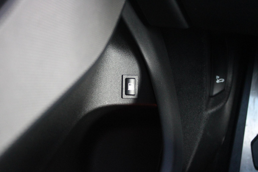 BMW X5 xDrive50e 490PK M-SPORT | PANORAMA SCHUIF/KANTEL DAK "SKY LOUNGE" | COMFORT STOELEN ELEKTRISCH VERSTELBAAR MET GEHEUGENFUNCTIE EN VERWARMBAAR VOOR EN ACHTER | LEDEREN BEKLEDING BMW INDIVIDUAL ZWART | EDELHOUT INTERIEURLIJSTEN | RIJASSISTENT-SYSTEEM DRIVING ASSISTANT PROFFESIONAL MET O.A. DODEHOEK DETECTIE EN ADAPTIVE CRUISE CONTROL | TRAVEL PAKKET | INNOVATIE-PAKKET: PARKEERASSISTENT-PAKKET PROFESSIONAL/ADAPTIEVE LED KOPLAMPEN/HARMAN/KARDON AUDIO SYSTEM/BMW LIVE PROFESSIONAL/RIJASSISTEN-SYSTEEM BMW GESTURE CONTROL/RIJSTROOK ASSISTENT/RIJSTROOKWISSEL ASSISTENT/BOTSWAARS