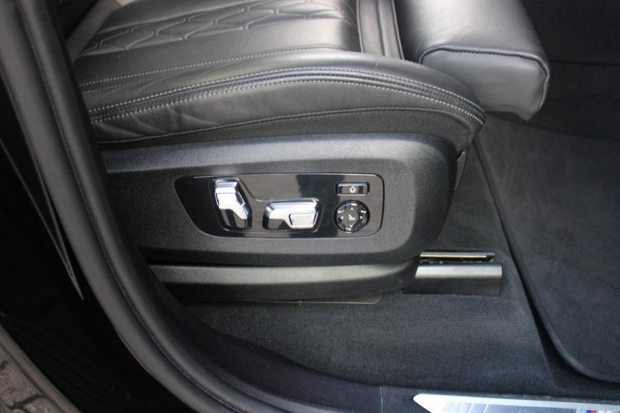 BMW X5 xDrive50e 490PK M-SPORT | PANORAMA SCHUIF/KANTEL DAK "SKY LOUNGE" | COMFORT STOELEN ELEKTRISCH VERSTELBAAR MET GEHEUGENFUNCTIE EN VERWARMBAAR VOOR EN ACHTER | LEDEREN BEKLEDING BMW INDIVIDUAL ZWART | EDELHOUT INTERIEURLIJSTEN | RIJASSISTENT-SYSTEEM DRIVING ASSISTANT PROFFESIONAL MET O.A. DODEHOEK DETECTIE EN ADAPTIVE CRUISE CONTROL | TRAVEL PAKKET | INNOVATIE-PAKKET: PARKEERASSISTENT-PAKKET PROFESSIONAL/ADAPTIEVE LED KOPLAMPEN/HARMAN/KARDON AUDIO SYSTEM/BMW LIVE PROFESSIONAL/RIJASSISTEN-SYSTEEM BMW GESTURE CONTROL/RIJSTROOK ASSISTENT/RIJSTROOKWISSEL ASSISTENT/BOTSWAARS