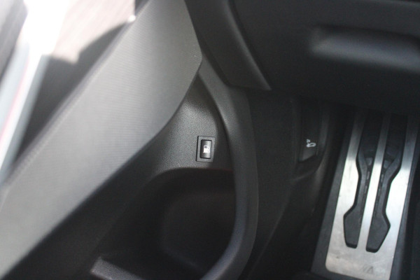 BMW X5 xDrive50e 490PK M-SPORT | PANORAMA SCHUIF/KANTEL DAK "SKY LOUNGE" | COMFORT STOELEN ELEKTRISCH VERSTELBAAR MET GEHEUGENFUNCTIE EN VERWARMBAAR VOOR EN ACHTER | LEDEREN BEKLEDING BMW INDIVIDUAL ZWART | EDELHOUT INTERIEURLIJSTEN | RIJASSISTENT-SYSTEEM DRIVING ASSISTANT PROFFESIONAL MET O.A. DODEHOEK DETECTIE EN ADAPTIVE CRUISE CONTROL | TRAVEL PAKKET | INNOVATIE-PAKKET: PARKEERASSISTENT-PAKKET PROFESSIONAL/ADAPTIEVE LED KOPLAMPEN/HARMAN/KARDON AUDIO SYSTEM/BMW LIVE PROFESSIONAL/RIJASSISTEN-SYSTEEM BMW GESTURE CONTROL/RIJSTROOK ASSISTENT/RIJSTROOKWISSEL ASSISTENT/BOTSWAARS