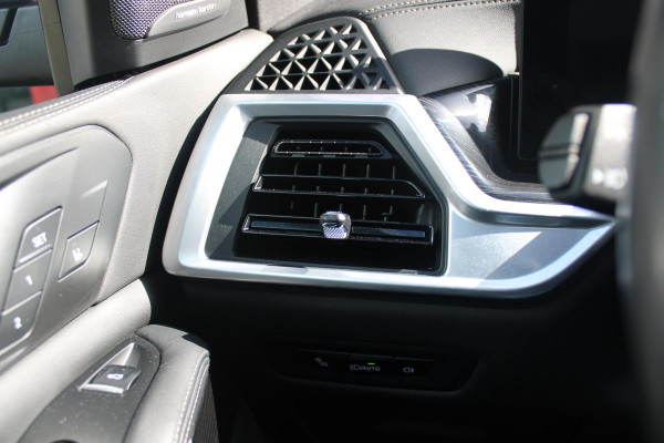 BMW X5 xDrive50e 490PK M-SPORT | PANORAMA SCHUIF/KANTEL DAK "SKY LOUNGE" | COMFORT STOELEN ELEKTRISCH VERSTELBAAR MET GEHEUGENFUNCTIE EN VERWARMBAAR VOOR EN ACHTER | LEDEREN BEKLEDING BMW INDIVIDUAL ZWART | EDELHOUT INTERIEURLIJSTEN | RIJASSISTENT-SYSTEEM DRIVING ASSISTANT PROFFESIONAL MET O.A. DODEHOEK DETECTIE EN ADAPTIVE CRUISE CONTROL | TRAVEL PAKKET | INNOVATIE-PAKKET: PARKEERASSISTENT-PAKKET PROFESSIONAL/ADAPTIEVE LED KOPLAMPEN/HARMAN/KARDON AUDIO SYSTEM/BMW LIVE PROFESSIONAL/RIJASSISTEN-SYSTEEM BMW GESTURE CONTROL/RIJSTROOK ASSISTENT/RIJSTROOKWISSEL ASSISTENT/BOTSWAARS