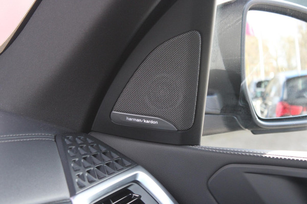 BMW X5 xDrive50e 490PK M-SPORT | PANORAMA SCHUIF/KANTEL DAK "SKY LOUNGE" | COMFORT STOELEN ELEKTRISCH VERSTELBAAR MET GEHEUGENFUNCTIE EN VERWARMBAAR VOOR EN ACHTER | LEDEREN BEKLEDING BMW INDIVIDUAL ZWART | EDELHOUT INTERIEURLIJSTEN | RIJASSISTENT-SYSTEEM DRIVING ASSISTANT PROFFESIONAL MET O.A. DODEHOEK DETECTIE EN ADAPTIVE CRUISE CONTROL | TRAVEL PAKKET | INNOVATIE-PAKKET: PARKEERASSISTENT-PAKKET PROFESSIONAL/ADAPTIEVE LED KOPLAMPEN/HARMAN/KARDON AUDIO SYSTEM/BMW LIVE PROFESSIONAL/RIJASSISTEN-SYSTEEM BMW GESTURE CONTROL/RIJSTROOK ASSISTENT/RIJSTROOKWISSEL ASSISTENT/BOTSWAARS