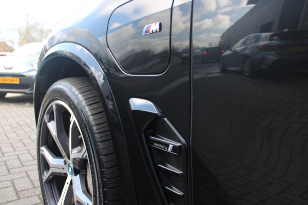 BMW X5 xDrive50e 490PK M-SPORT | PANORAMA SCHUIF/KANTEL DAK "SKY LOUNGE" | COMFORT STOELEN ELEKTRISCH VERSTELBAAR MET GEHEUGENFUNCTIE EN VERWARMBAAR VOOR EN ACHTER | LEDEREN BEKLEDING BMW INDIVIDUAL ZWART | EDELHOUT INTERIEURLIJSTEN | RIJASSISTENT-SYSTEEM DRIVING ASSISTANT PROFFESIONAL MET O.A. DODEHOEK DETECTIE EN ADAPTIVE CRUISE CONTROL | TRAVEL PAKKET | INNOVATIE-PAKKET: PARKEERASSISTENT-PAKKET PROFESSIONAL/ADAPTIEVE LED KOPLAMPEN/HARMAN/KARDON AUDIO SYSTEM/BMW LIVE PROFESSIONAL/RIJASSISTEN-SYSTEEM BMW GESTURE CONTROL/RIJSTROOK ASSISTENT/RIJSTROOKWISSEL ASSISTENT/BOTSWAARS