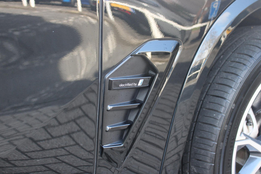 BMW X5 xDrive50e 490PK M-SPORT | PANORAMA SCHUIF/KANTEL DAK "SKY LOUNGE" | COMFORT STOELEN ELEKTRISCH VERSTELBAAR MET GEHEUGENFUNCTIE EN VERWARMBAAR VOOR EN ACHTER | LEDEREN BEKLEDING BMW INDIVIDUAL ZWART | EDELHOUT INTERIEURLIJSTEN | RIJASSISTENT-SYSTEEM DRIVING ASSISTANT PROFFESIONAL MET O.A. DODEHOEK DETECTIE EN ADAPTIVE CRUISE CONTROL | TRAVEL PAKKET | INNOVATIE-PAKKET: PARKEERASSISTENT-PAKKET PROFESSIONAL/ADAPTIEVE LED KOPLAMPEN/HARMAN/KARDON AUDIO SYSTEM/BMW LIVE PROFESSIONAL/RIJASSISTEN-SYSTEEM BMW GESTURE CONTROL/RIJSTROOK ASSISTENT/RIJSTROOKWISSEL ASSISTENT/BOTSWAARS