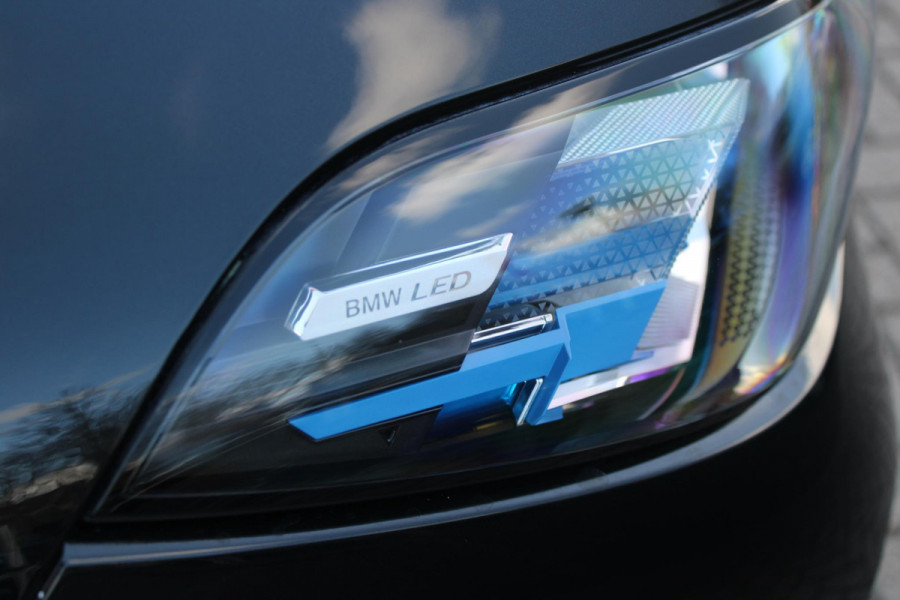 BMW X5 xDrive50e 490PK M-SPORT | PANORAMA SCHUIF/KANTEL DAK "SKY LOUNGE" | COMFORT STOELEN ELEKTRISCH VERSTELBAAR MET GEHEUGENFUNCTIE EN VERWARMBAAR VOOR EN ACHTER | LEDEREN BEKLEDING BMW INDIVIDUAL ZWART | EDELHOUT INTERIEURLIJSTEN | RIJASSISTENT-SYSTEEM DRIVING ASSISTANT PROFFESIONAL MET O.A. DODEHOEK DETECTIE EN ADAPTIVE CRUISE CONTROL | TRAVEL PAKKET | INNOVATIE-PAKKET: PARKEERASSISTENT-PAKKET PROFESSIONAL/ADAPTIEVE LED KOPLAMPEN/HARMAN/KARDON AUDIO SYSTEM/BMW LIVE PROFESSIONAL/RIJASSISTEN-SYSTEEM BMW GESTURE CONTROL/RIJSTROOK ASSISTENT/RIJSTROOKWISSEL ASSISTENT/BOTSWAARS