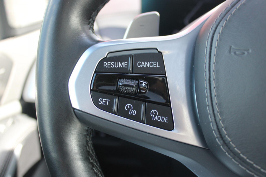 BMW X5 xDrive50e 490PK M-SPORT | PANORAMA SCHUIF/KANTEL DAK "SKY LOUNGE" | COMFORT STOELEN ELEKTRISCH VERSTELBAAR MET GEHEUGENFUNCTIE EN VERWARMBAAR VOOR EN ACHTER | LEDEREN BEKLEDING BMW INDIVIDUAL ZWART | EDELHOUT INTERIEURLIJSTEN | RIJASSISTENT-SYSTEEM DRIVING ASSISTANT PROFFESIONAL MET O.A. DODEHOEK DETECTIE EN ADAPTIVE CRUISE CONTROL | TRAVEL PAKKET | INNOVATIE-PAKKET: PARKEERASSISTENT-PAKKET PROFESSIONAL/ADAPTIEVE LED KOPLAMPEN/HARMAN/KARDON AUDIO SYSTEM/BMW LIVE PROFESSIONAL/RIJASSISTEN-SYSTEEM BMW GESTURE CONTROL/RIJSTROOK ASSISTENT/RIJSTROOKWISSEL ASSISTENT/BOTSWAARS