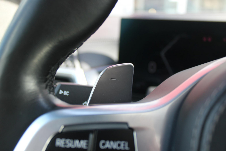 BMW X5 xDrive50e 490PK M-SPORT | PANORAMA SCHUIF/KANTEL DAK "SKY LOUNGE" | COMFORT STOELEN ELEKTRISCH VERSTELBAAR MET GEHEUGENFUNCTIE EN VERWARMBAAR VOOR EN ACHTER | LEDEREN BEKLEDING BMW INDIVIDUAL ZWART | EDELHOUT INTERIEURLIJSTEN | RIJASSISTENT-SYSTEEM DRIVING ASSISTANT PROFFESIONAL MET O.A. DODEHOEK DETECTIE EN ADAPTIVE CRUISE CONTROL | TRAVEL PAKKET | INNOVATIE-PAKKET: PARKEERASSISTENT-PAKKET PROFESSIONAL/ADAPTIEVE LED KOPLAMPEN/HARMAN/KARDON AUDIO SYSTEM/BMW LIVE PROFESSIONAL/RIJASSISTEN-SYSTEEM BMW GESTURE CONTROL/RIJSTROOK ASSISTENT/RIJSTROOKWISSEL ASSISTENT/BOTSWAARS