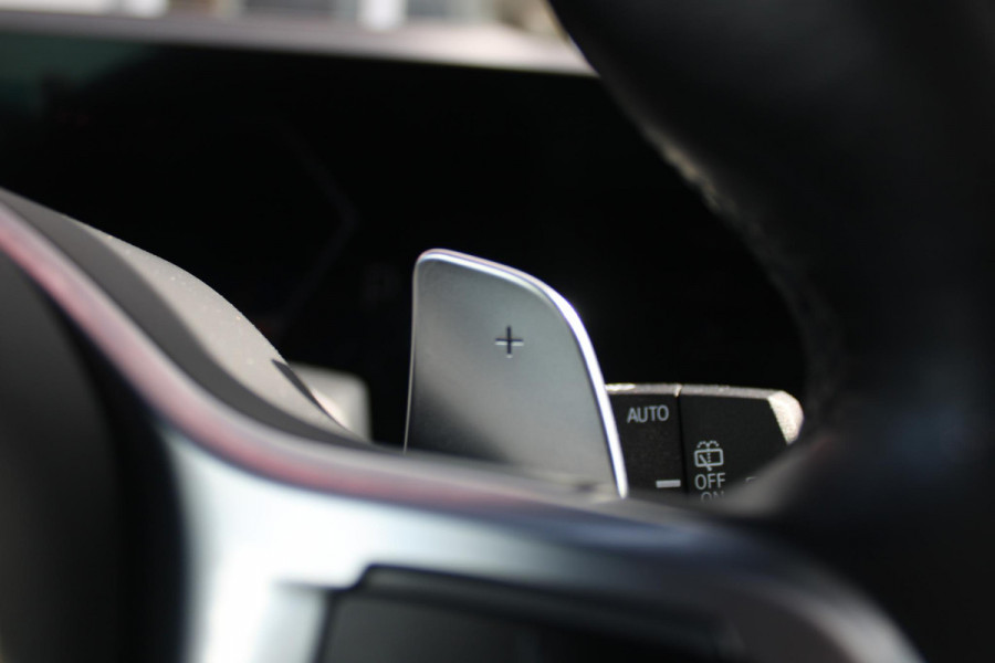 BMW X5 xDrive50e 490PK M-SPORT | PANORAMA SCHUIF/KANTEL DAK "SKY LOUNGE" | COMFORT STOELEN ELEKTRISCH VERSTELBAAR MET GEHEUGENFUNCTIE EN VERWARMBAAR VOOR EN ACHTER | LEDEREN BEKLEDING BMW INDIVIDUAL ZWART | EDELHOUT INTERIEURLIJSTEN | RIJASSISTENT-SYSTEEM DRIVING ASSISTANT PROFFESIONAL MET O.A. DODEHOEK DETECTIE EN ADAPTIVE CRUISE CONTROL | TRAVEL PAKKET | INNOVATIE-PAKKET: PARKEERASSISTENT-PAKKET PROFESSIONAL/ADAPTIEVE LED KOPLAMPEN/HARMAN/KARDON AUDIO SYSTEM/BMW LIVE PROFESSIONAL/RIJASSISTEN-SYSTEEM BMW GESTURE CONTROL/RIJSTROOK ASSISTENT/RIJSTROOKWISSEL ASSISTENT/BOTSWAARS