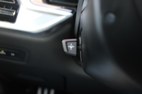 BMW X5 xDrive50e 490PK M-SPORT | PANORAMA SCHUIF/KANTEL DAK "SKY LOUNGE" | COMFORT STOELEN ELEKTRISCH VERSTELBAAR MET GEHEUGENFUNCTIE EN VERWARMBAAR VOOR EN ACHTER | LEDEREN BEKLEDING BMW INDIVIDUAL ZWART | EDELHOUT INTERIEURLIJSTEN | RIJASSISTENT-SYSTEEM DRIVING ASSISTANT PROFFESIONAL MET O.A. DODEHOEK DETECTIE EN ADAPTIVE CRUISE CONTROL | TRAVEL PAKKET | INNOVATIE-PAKKET: PARKEERASSISTENT-PAKKET PROFESSIONAL/ADAPTIEVE LED KOPLAMPEN/HARMAN/KARDON AUDIO SYSTEM/BMW LIVE PROFESSIONAL/RIJASSISTEN-SYSTEEM BMW GESTURE CONTROL/RIJSTROOK ASSISTENT/RIJSTROOKWISSEL ASSISTENT/BOTSWAARS