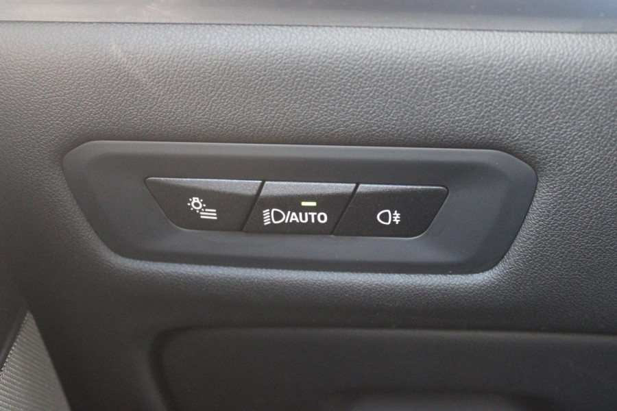 BMW X5 xDrive50e 490PK M-SPORT | PANORAMA SCHUIF/KANTEL DAK "SKY LOUNGE" | COMFORT STOELEN ELEKTRISCH VERSTELBAAR MET GEHEUGENFUNCTIE EN VERWARMBAAR VOOR EN ACHTER | LEDEREN BEKLEDING BMW INDIVIDUAL ZWART | EDELHOUT INTERIEURLIJSTEN | RIJASSISTENT-SYSTEEM DRIVING ASSISTANT PROFFESIONAL MET O.A. DODEHOEK DETECTIE EN ADAPTIVE CRUISE CONTROL | TRAVEL PAKKET | INNOVATIE-PAKKET: PARKEERASSISTENT-PAKKET PROFESSIONAL/ADAPTIEVE LED KOPLAMPEN/HARMAN/KARDON AUDIO SYSTEM/BMW LIVE PROFESSIONAL/RIJASSISTEN-SYSTEEM BMW GESTURE CONTROL/RIJSTROOK ASSISTENT/RIJSTROOKWISSEL ASSISTENT/BOTSWAARS